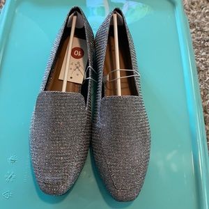 Women’s sparkly silver flats